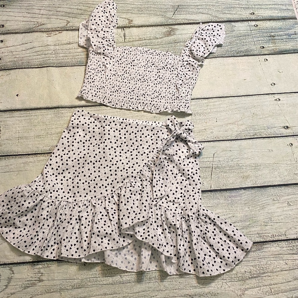 Girls shein top white with black little heart pattern tank and skirt (just top)